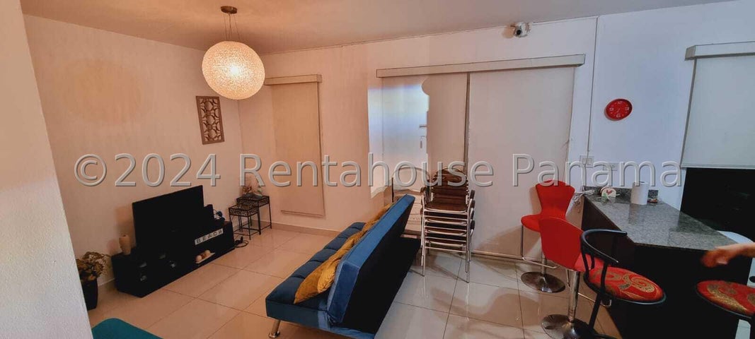 Charming House in Private Residential Near Beaches